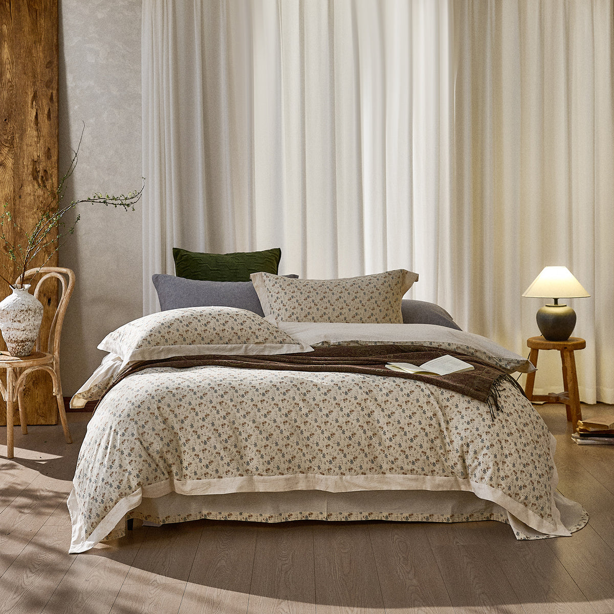 Florales gesteppte Bettbezug-Set mit Leinenbesatz