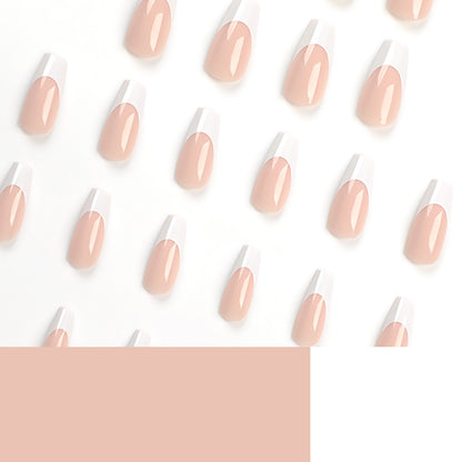 Kunstvolle Nagelverlängerungen mit eleganten French-Tips Brehn
