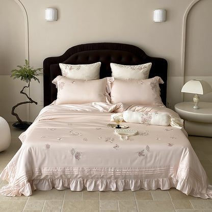 Satin-Effekt Bestickte Rosen Bettbezug Set mit Rüschensaum & Dekorativen Kissenbezügen