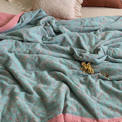 Leicht gesteppte Wohndecke im Retro-Blumenjacquard aus Baumwoll‑Leinen‑Mix