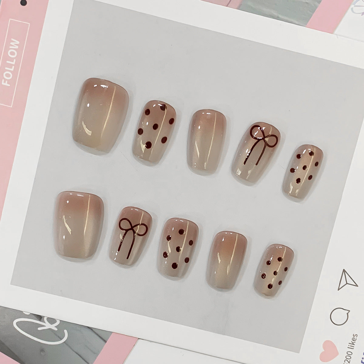 Künstliche Nagelspitzen mit Schleifen- und Punktmotiven Brehn