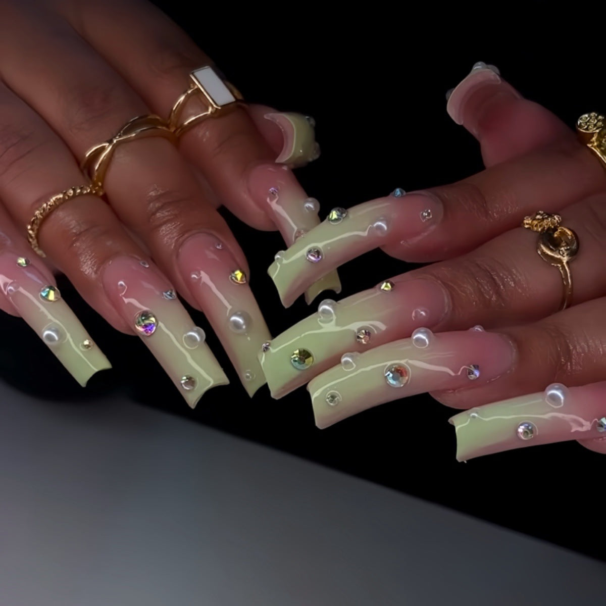 Künstlerische lange press-on Nail Art Brehn