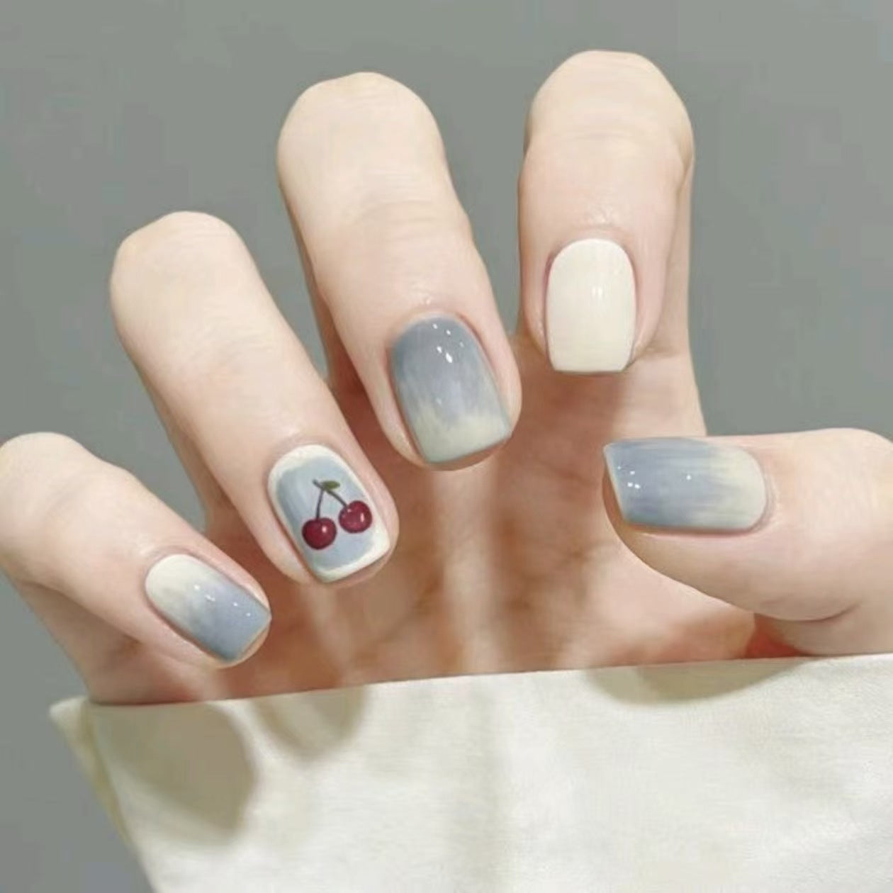 Künstlerisches Nagelkunst-Set mit Kirschdesign Brehn