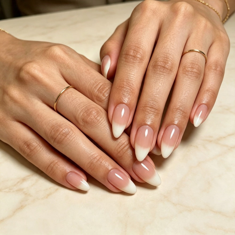 Kunstnägel mit Spitzem Ombre-Design Brehn