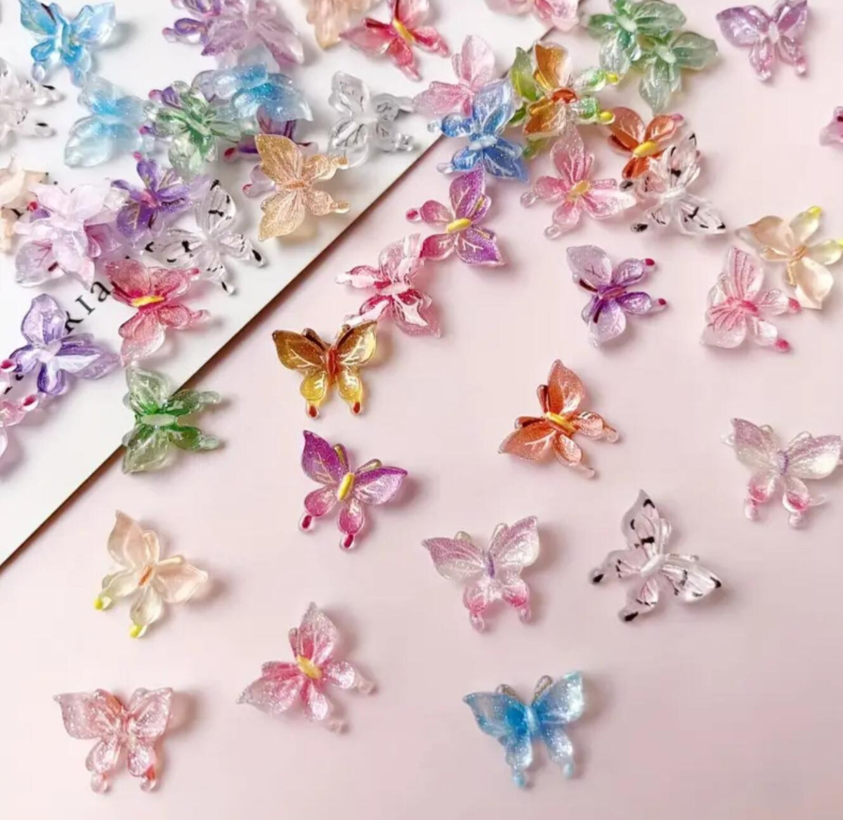 Dekorative Schmetterlings-Nagelkunst Charms