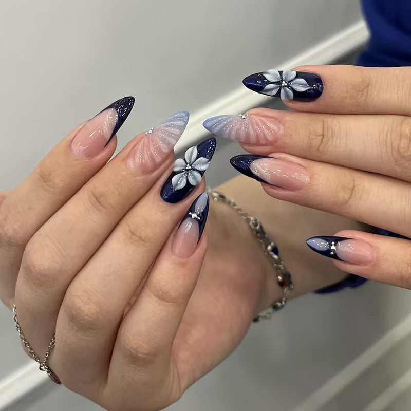 Kunstnagelset mit eleganten Floral- und Ombre-Designs Brehn