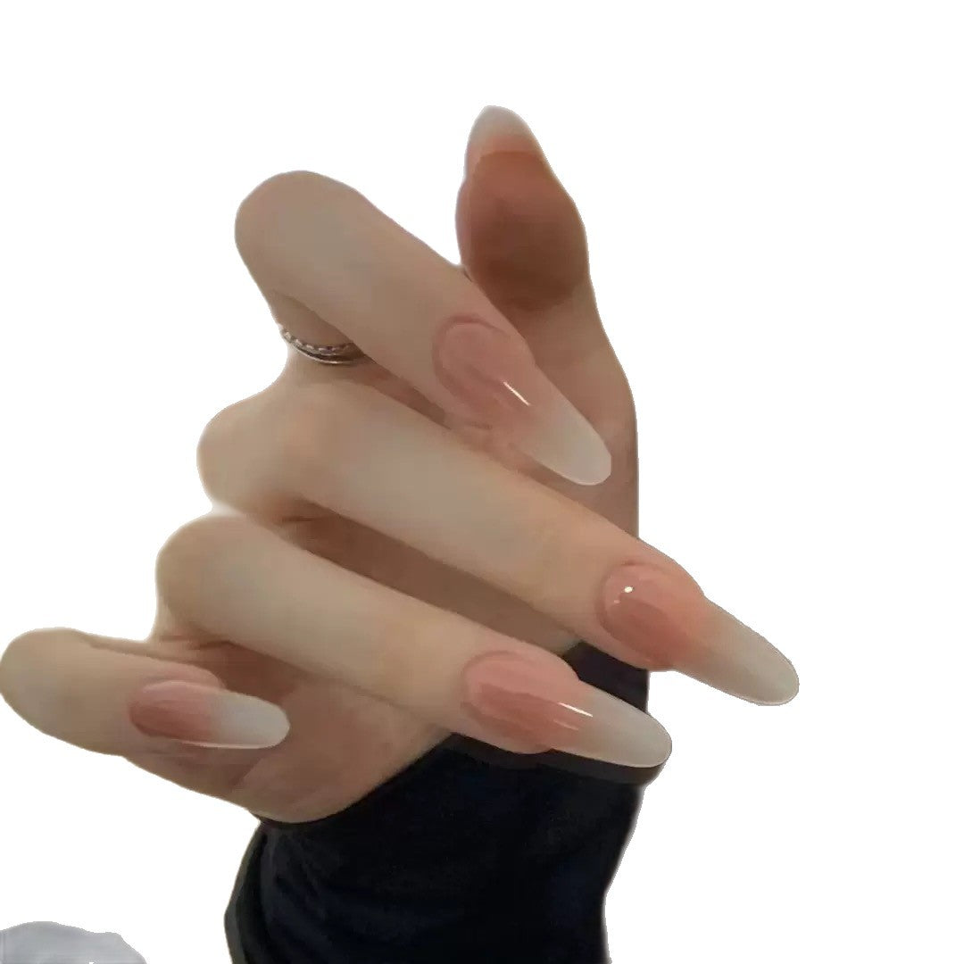 Kunstnägel mit Elegantem Ombre-Design Brehn