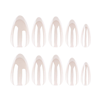 Kunstvolle Stiletto-Nägel mit Eleganten French-Tip Verzierungen Brehn