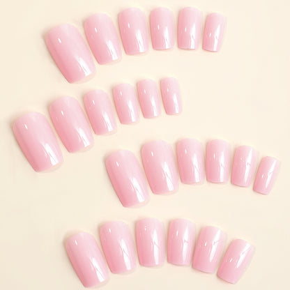 Kunstnagelset mit hochglänzendem Finish und eleganter Form Brehn