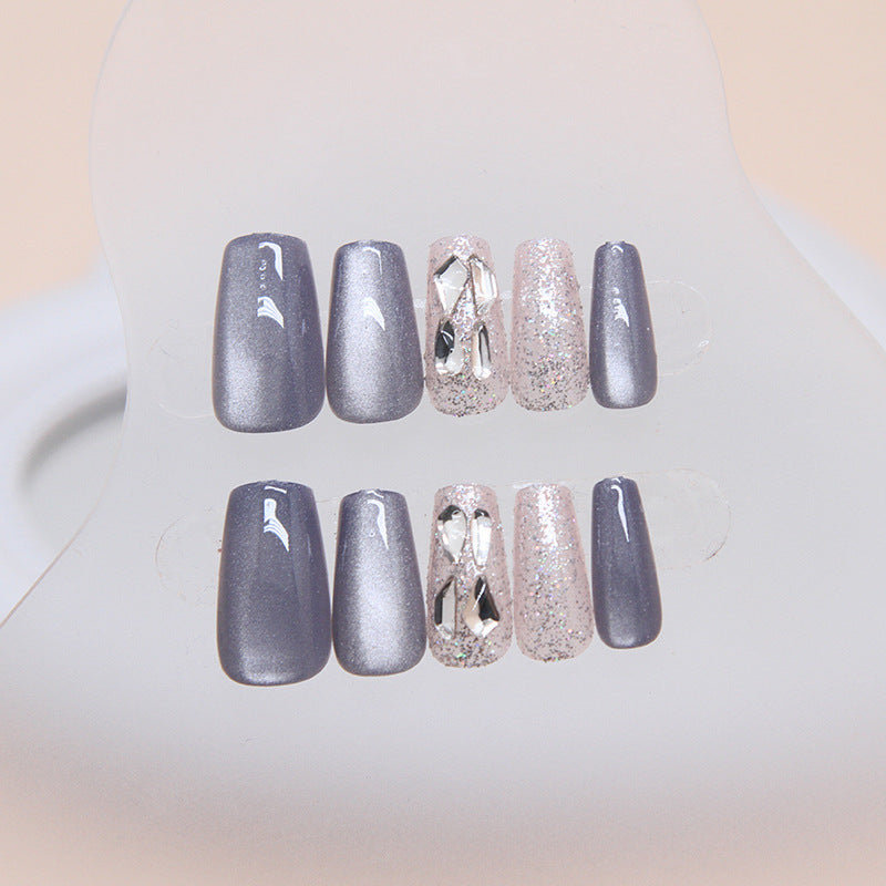 Glamouröse mit Kristallen verzierte Press-On Nagelspitzen Brehn