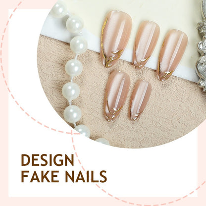 Künstliche Nagelspitzen mit elegantem Goldakzent Brehn
