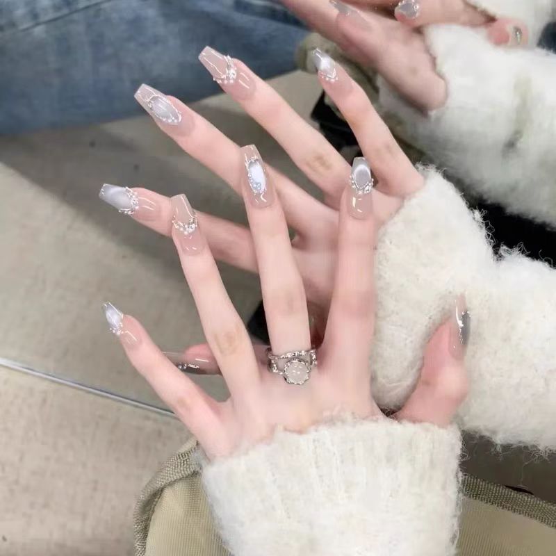 Künstlerische mit Juwelen verzierte Acryl-Nagelverlängerungen