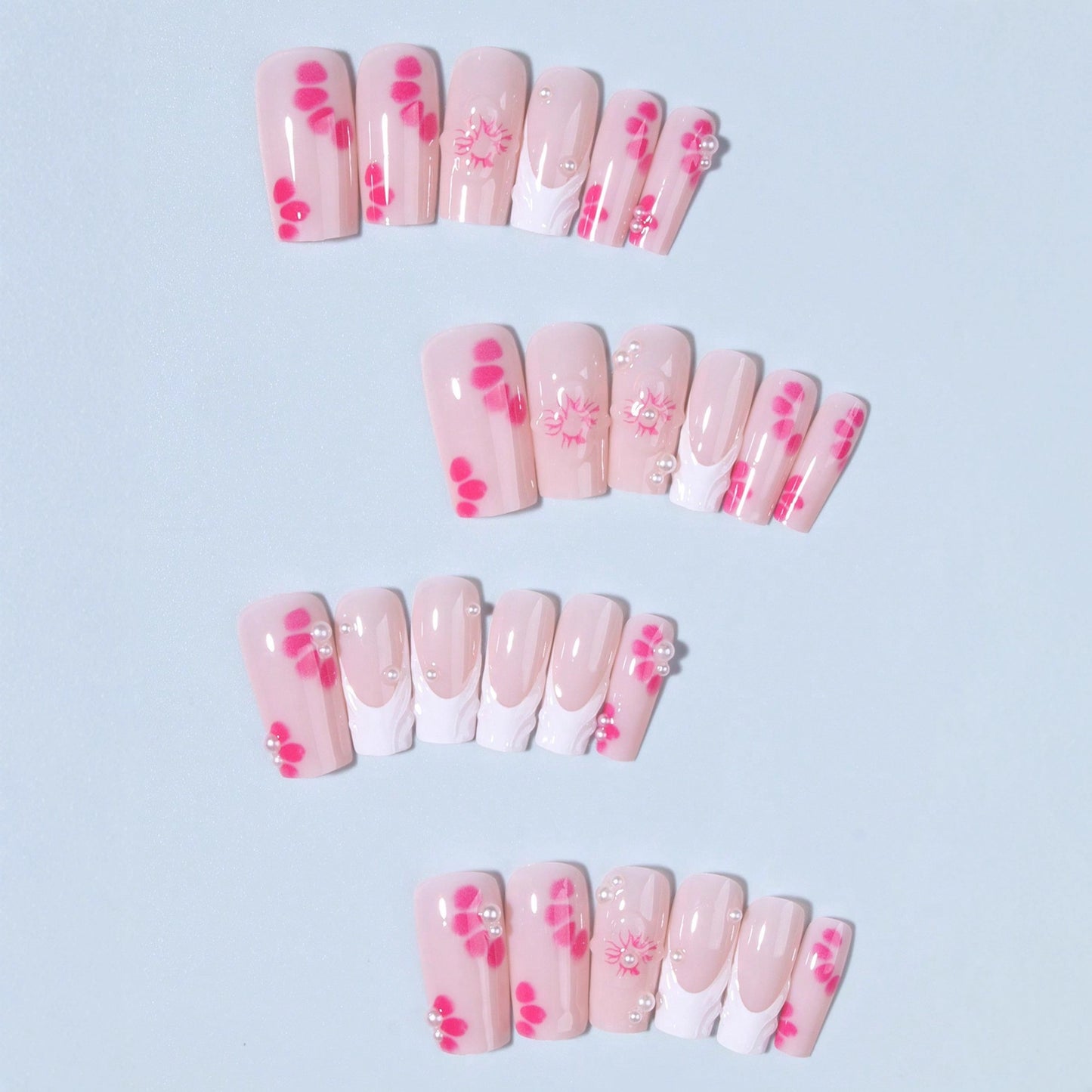 Kunstnagelset mit floralen 3D-Verzierungen und Perl-Akzenten Brehn