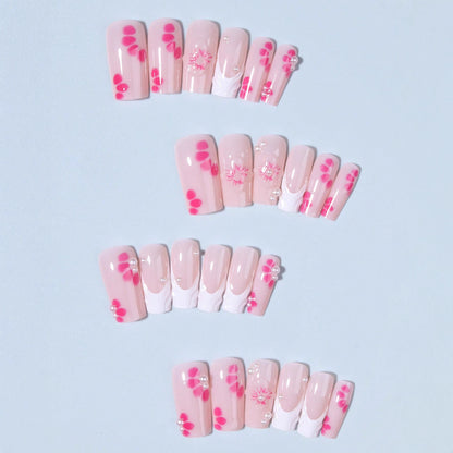 Kunstnagelset mit floralen 3D-Verzierungen und Perl-Akzenten Brehn