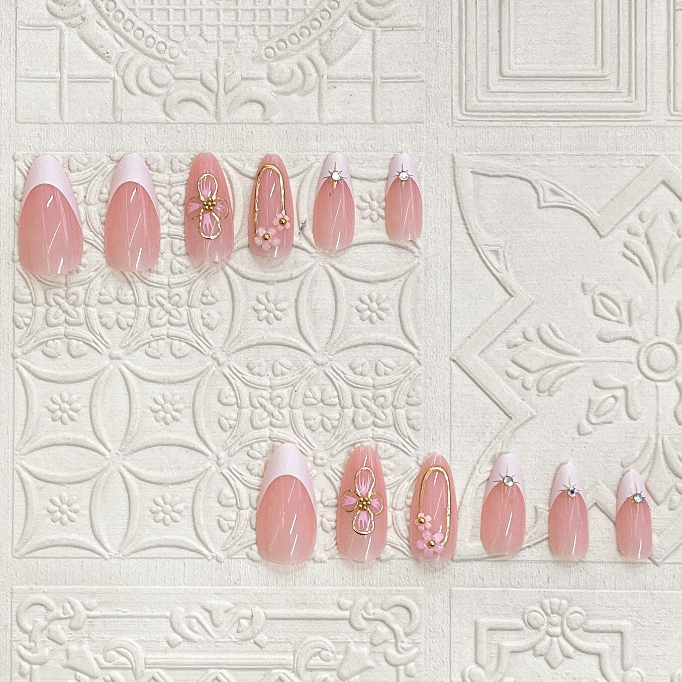 Elegantes Press-On Nagelkunst-Set mit floralen Akzenten Brehn