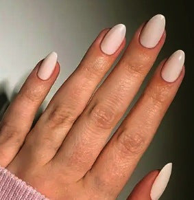 Glänzende ovalförmige Nagelverlängerungen Brehn