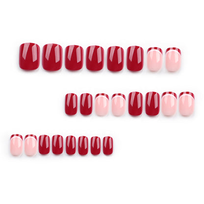 Kunstvolle Nagelgestaltung im modernen French-Tip Stil Brehn