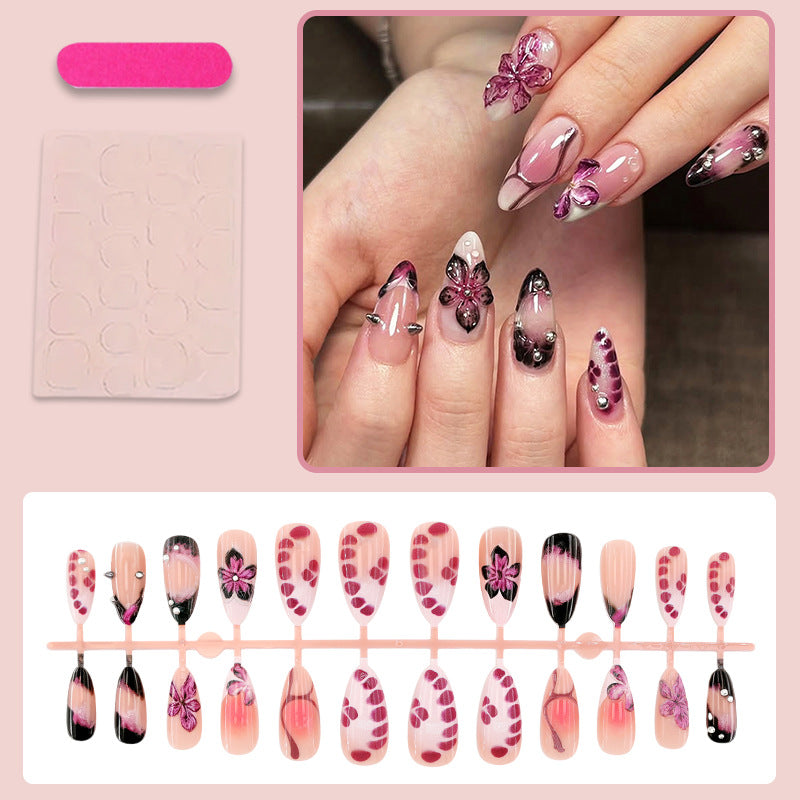 Kunstnagelset mit eleganten floralem Design und glänzenden Akzenten Brehn