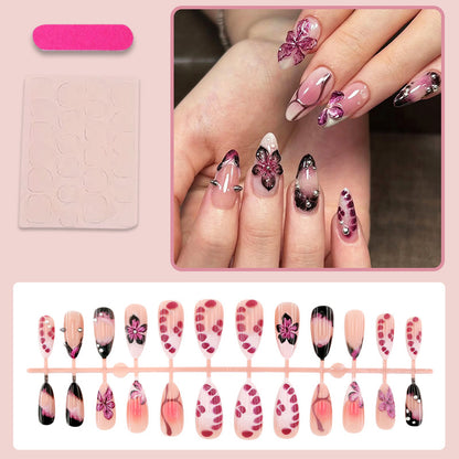 Kunstnagelset mit eleganten floralem Design und glänzenden Akzenten Brehn