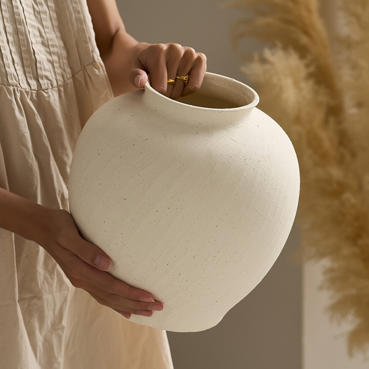 Elegante Keramikvase mit organischen Formen Brehn