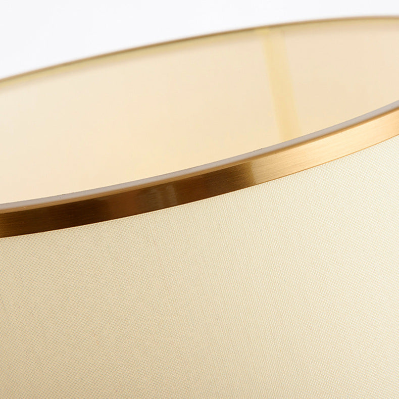 Elegante moderne Tischlampe mit skulpturaler goldener Basis