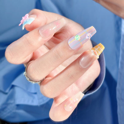 Künstlerisches Press-On-Nagel-Set mit fantasievollen Designs Brehn