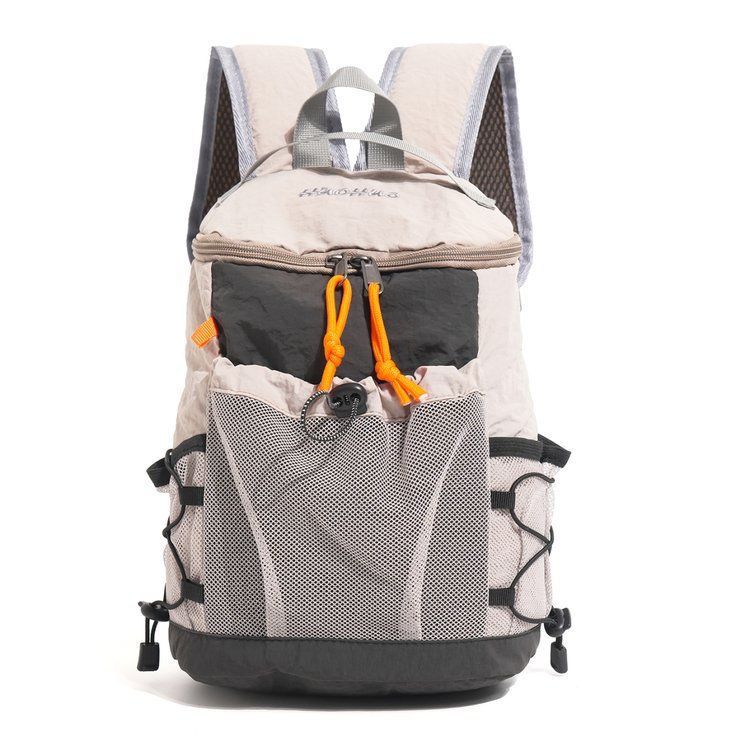 Leichtgewichtiger Wanderrucksack mit Netztaschen