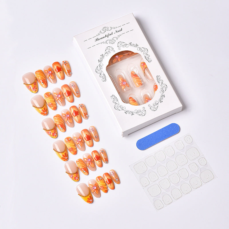 Saisonale Blumen Press-On Nageldesign