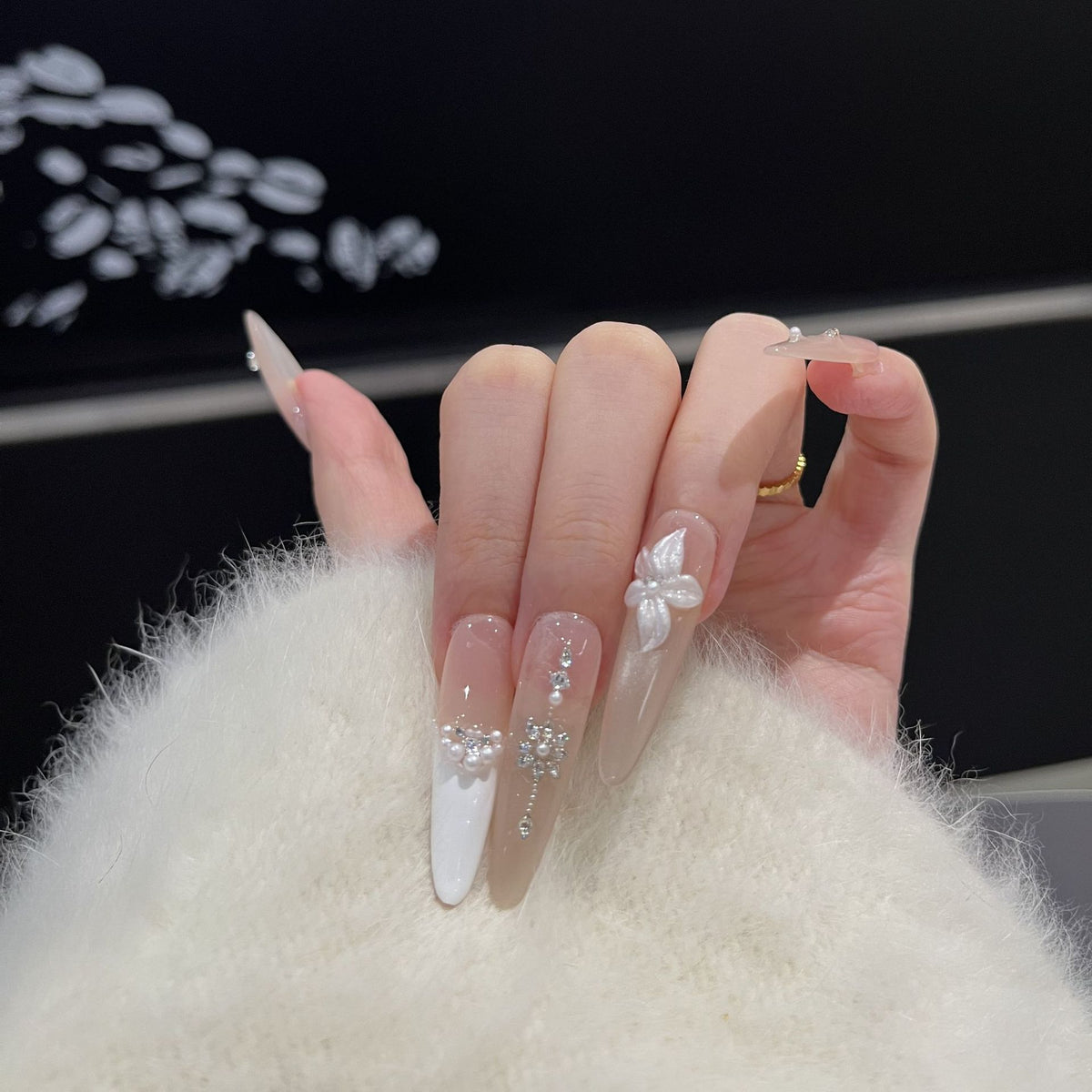 Ausgefallenes Press-On-Nageldesign Brehn