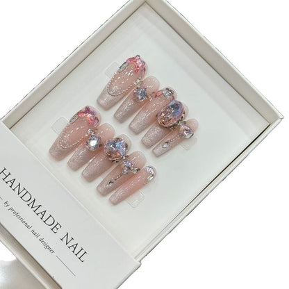 Dekoratives handgemachtes Press-On Nagelkunstset mit Edelsteinakzenten