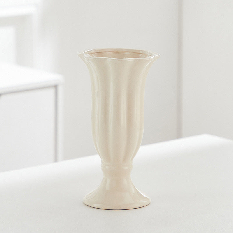 Dekorativer floraler Relief-keramischer Vase für die Wohnkultur