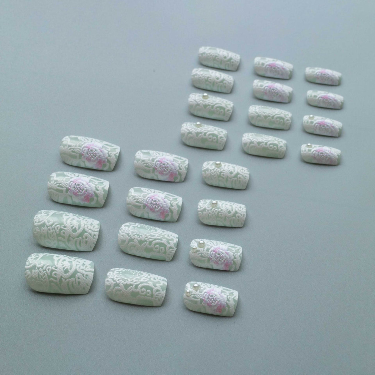 Aufwendige Blumen-Spitzen-Nagelkunst