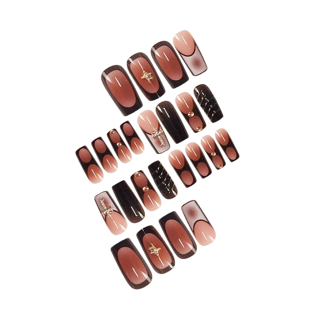 Stylische dekorative Press-On-Nagelkunst Brehn