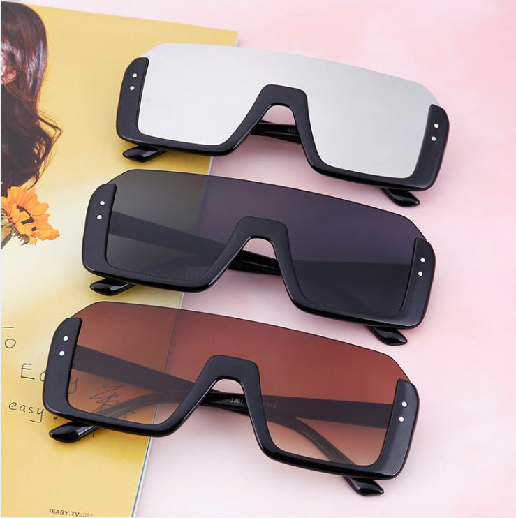 Damen Sportliche Shield-Sonnenbrille mit modernem Design Brehn