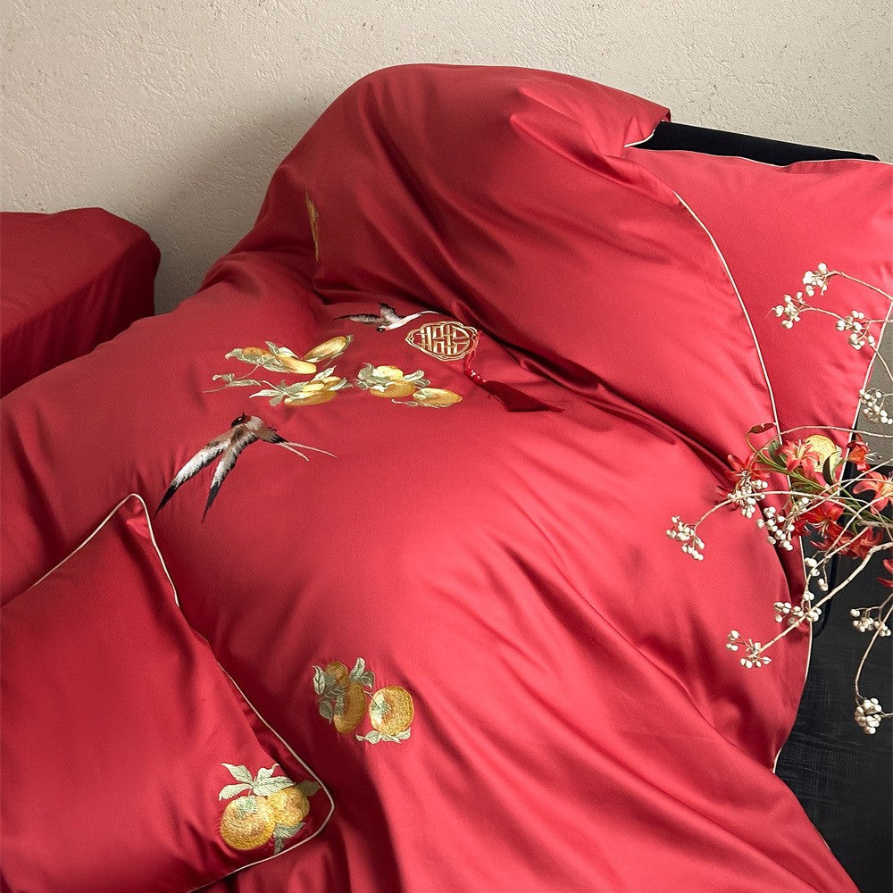 Reine Baumwollsatin-Bettwäschegarnitur mit goldener Stickerei und ornamentaler Bordüre
