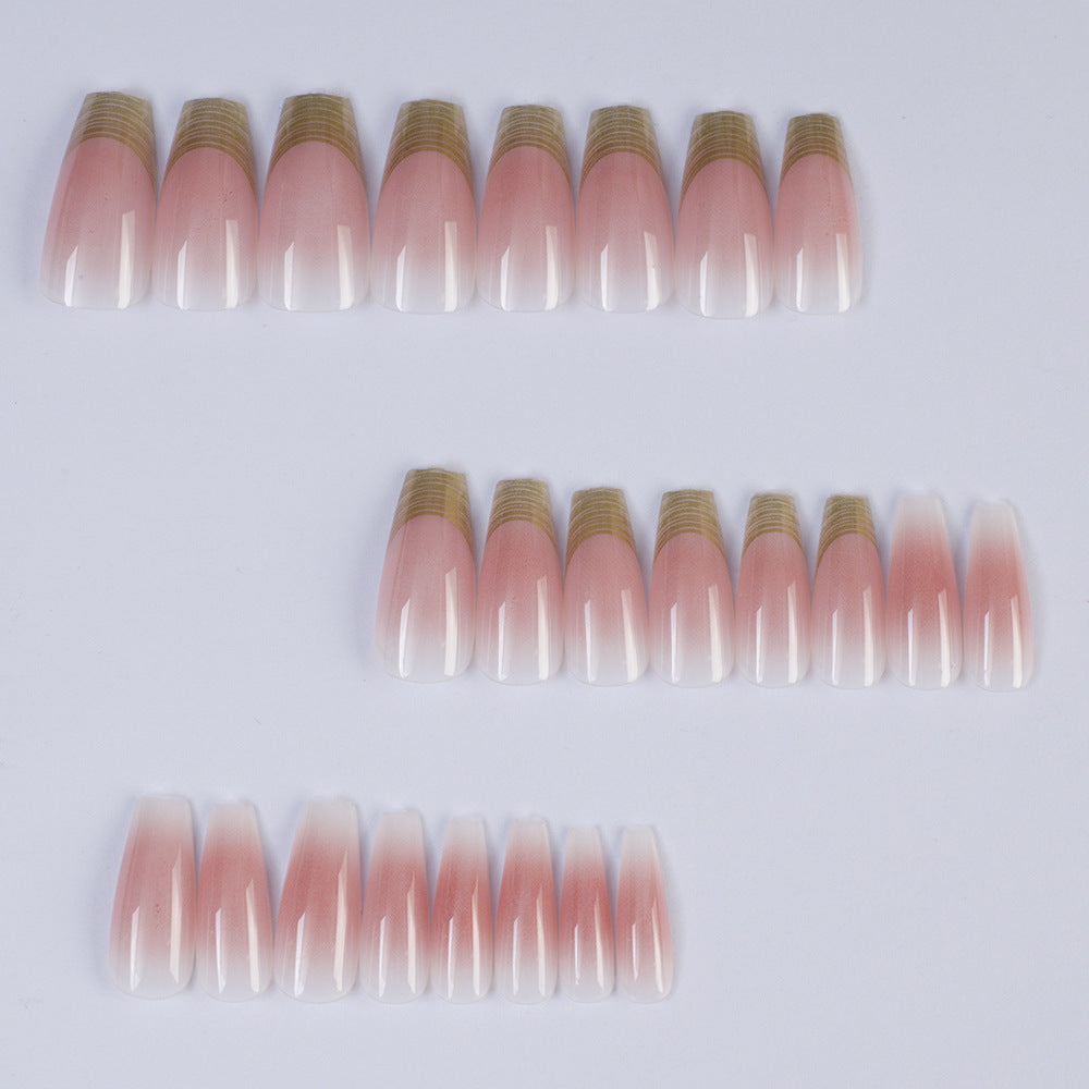 Glänzende Kunstnägel mit Elegantem Goldrand Brehn