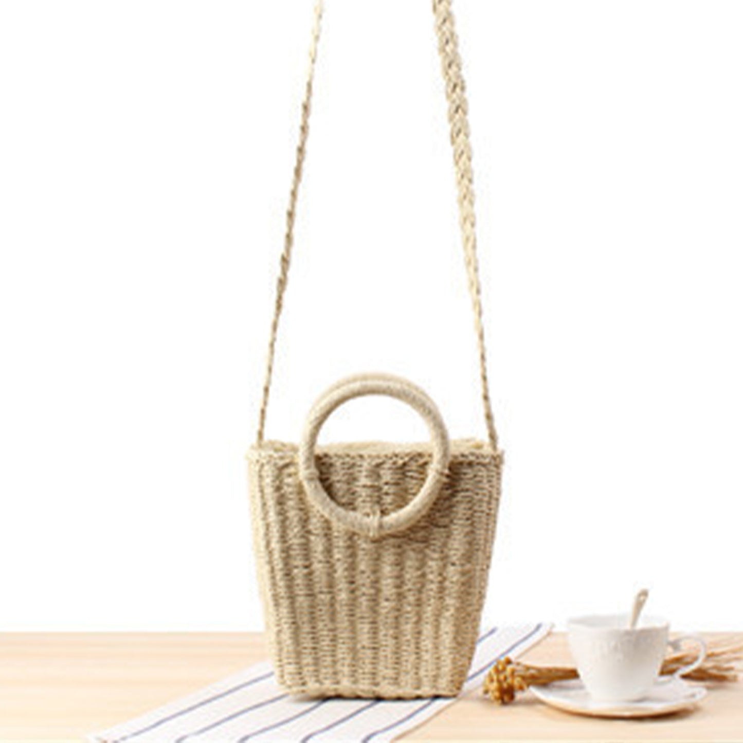 Handtasche Aus Geflochtenem Naturmaterial mit Rundem Griff Brehn