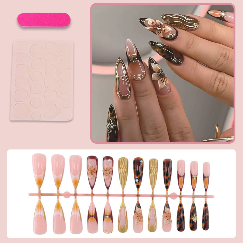 Kunstnägel Set mit eleganten 3D-Blumen und glamourösen Akzenten Brehn