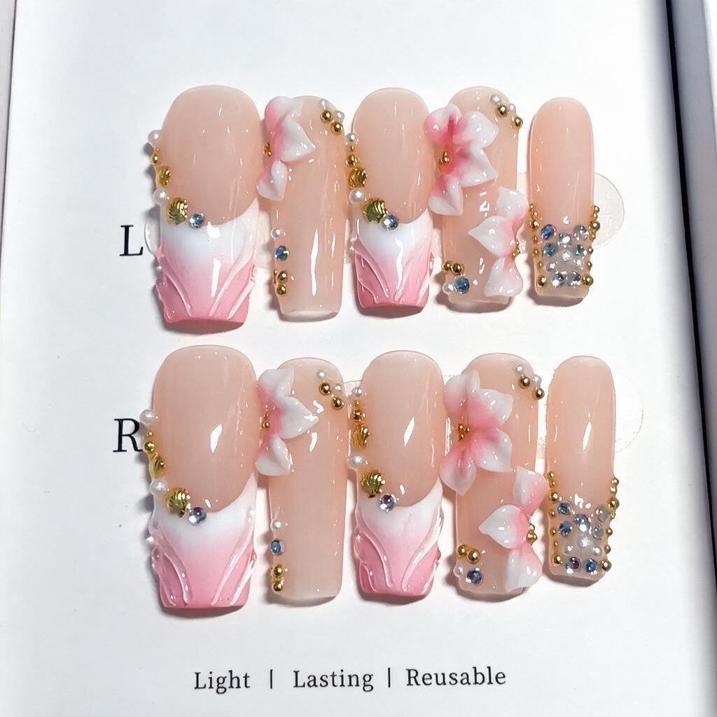 Elegante Blumen Press-On Nagelkunst Set