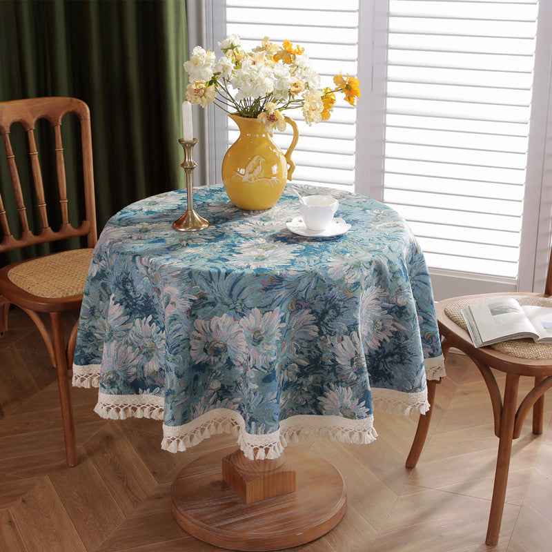 Blumengemusterte Vintage-inspirierte Tischdecke