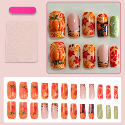 Kunstnagelset mit herbstlichen Motiven und kreativen 3D-Elementen Brehn