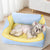 Gemütliches Hundebettsofa mit Kissen