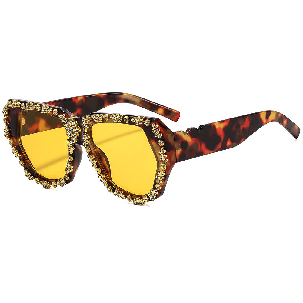 Damen modische Sonnenbrille mit opulentem Kristallrahmen Brehn