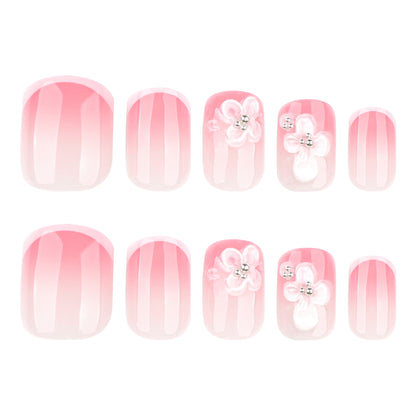 Kunstvolle Nagelkunst mit floralem Design Brehn