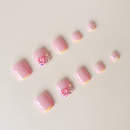 Kunstnagelset mit verspieltem 3D-Design und funkelnden Akzenten Brehn