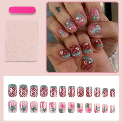 Kunstnagelset mit verspielten geometrischen Designs und Glitzerakzenten Brehn