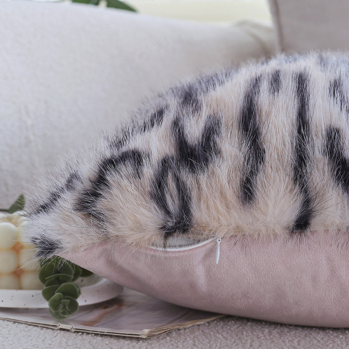 Quadratischer Faux-Fur Kissenbezug im Vintage‑Leopardenprint mit extraweichem Langhaar Brehn