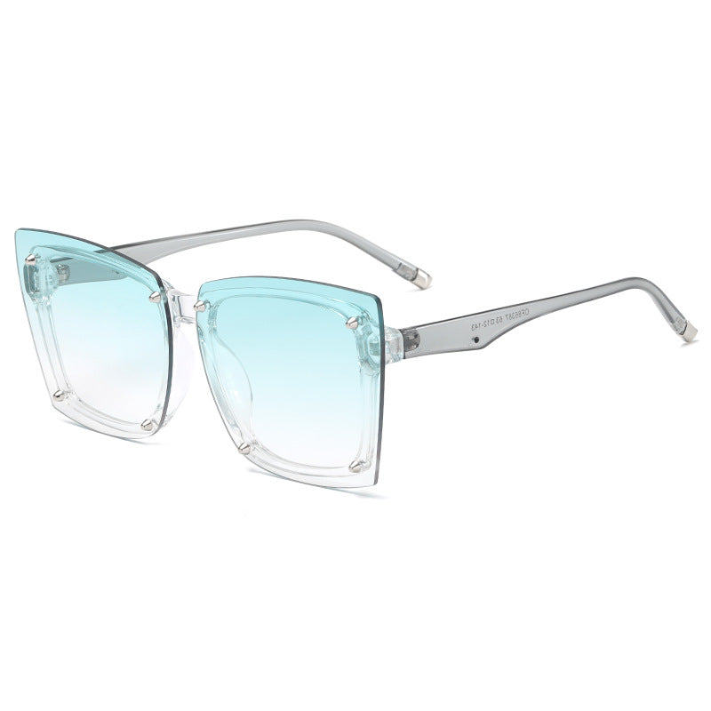 Damen statement Sonnenbrille mit stilvollem quadratischen Rahmen und modischen Akzenten Brehn