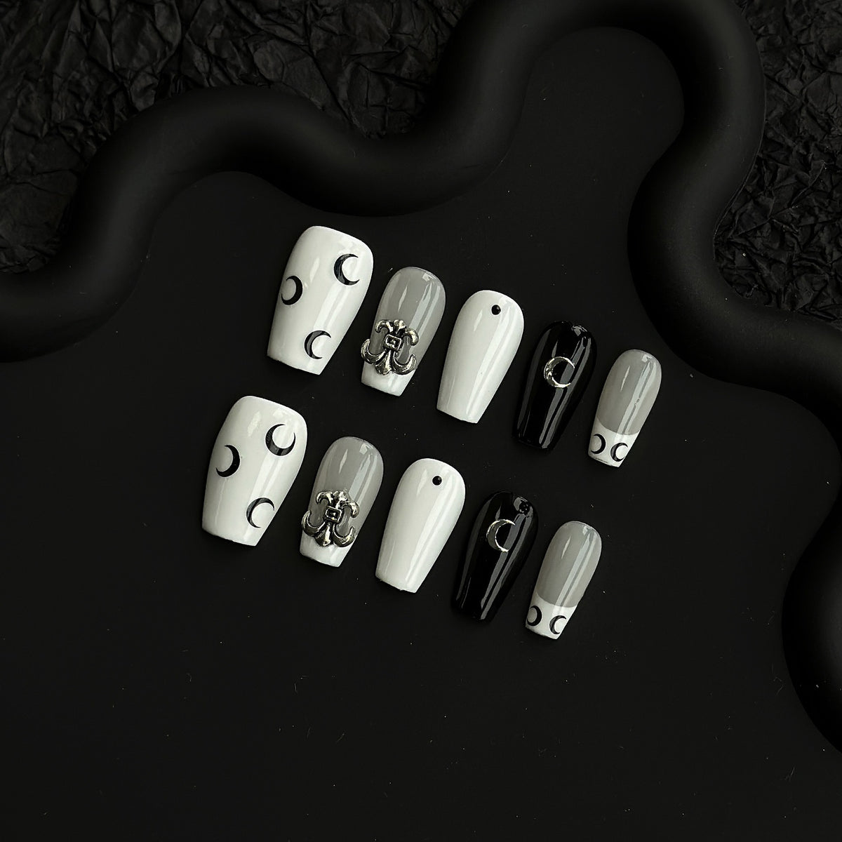 Künstlerisches Press-On Nagelkunstset mit eleganten Mond- und Stern-Designs