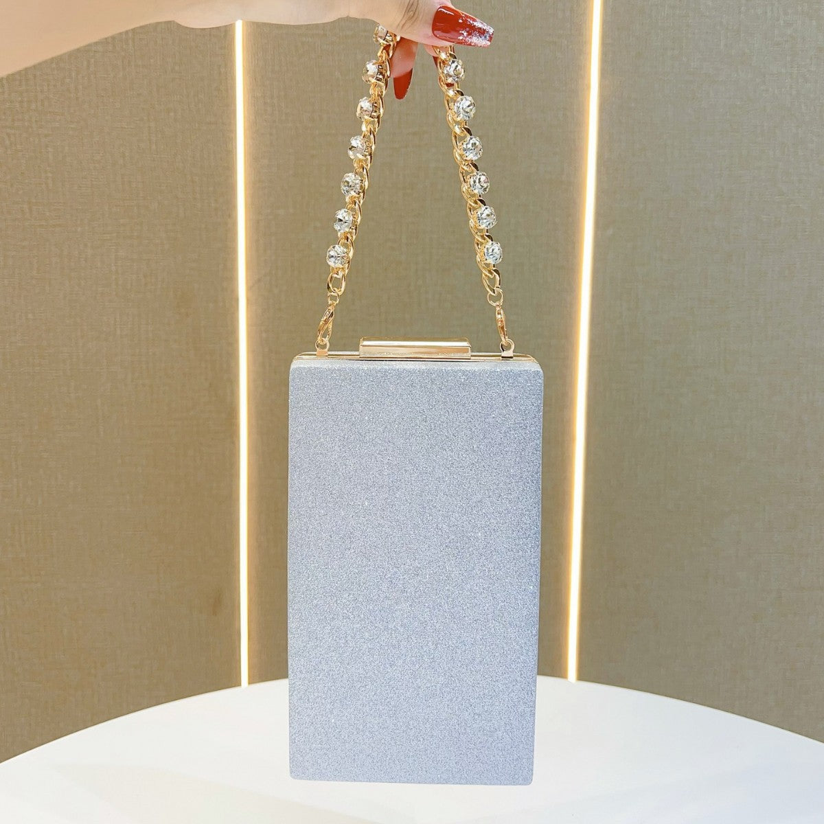 Elegante kristall-akzentierte Abend-Clutch